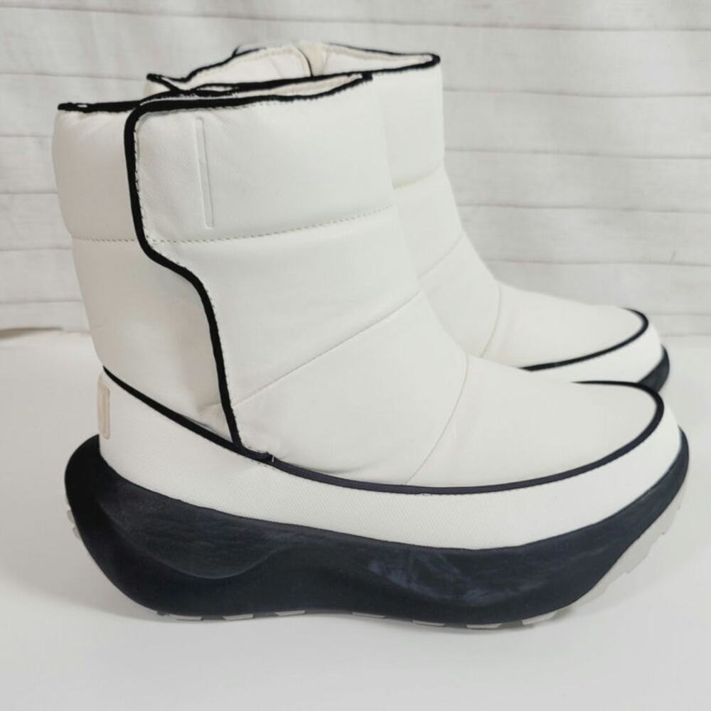 The North Face Halseigh Thermoball Lace WP Boots in White, sz 7